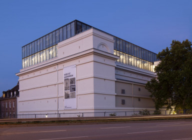 Mannheimer Stadtarchiv bei Abenddämmerung - (c) MARCHIVUM Kathrin Schwab - LICHTMEILE 2024